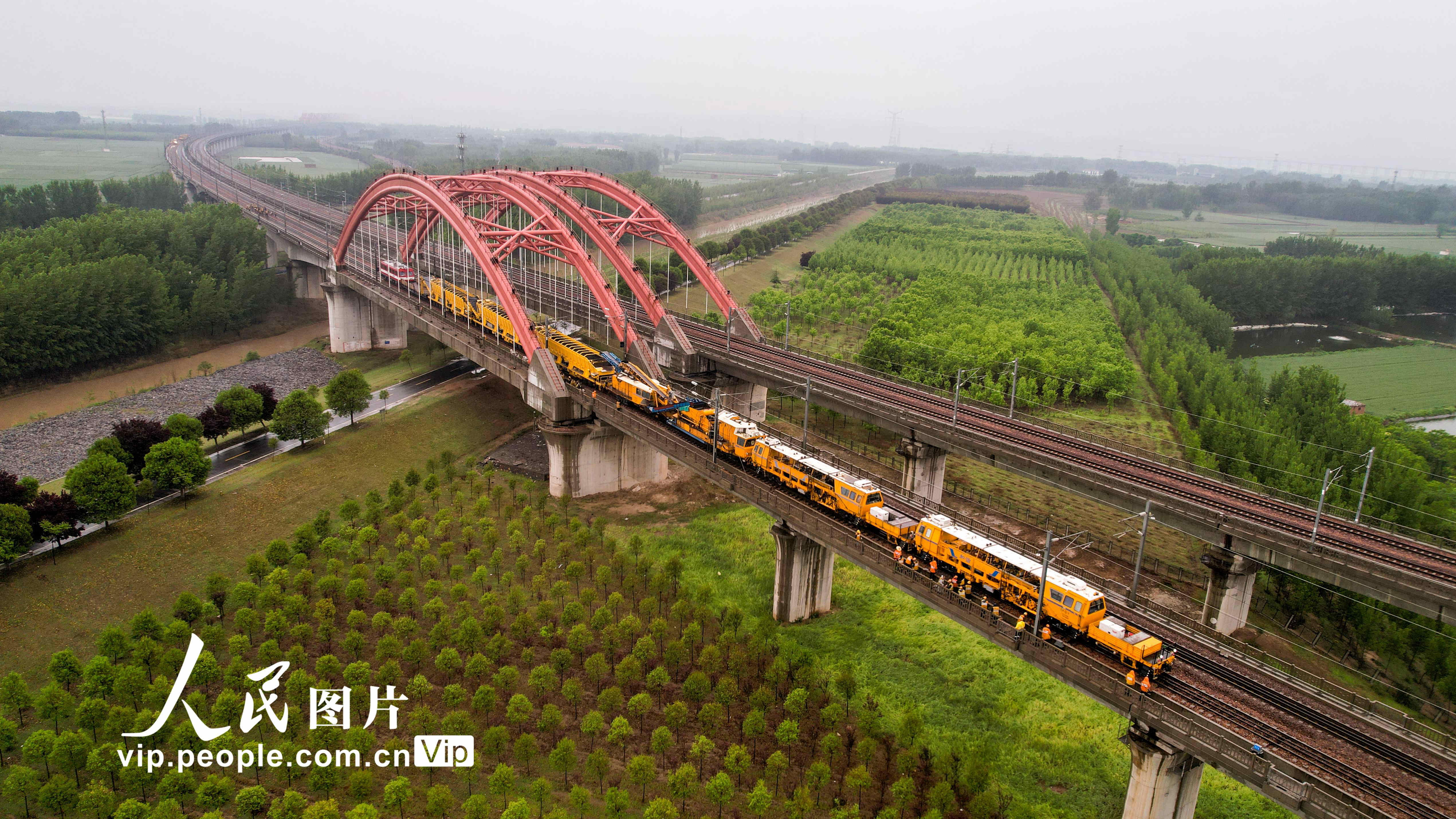 天富注册登录：郑焦城际铁路黄河大桥首次清筛施工圆满完成