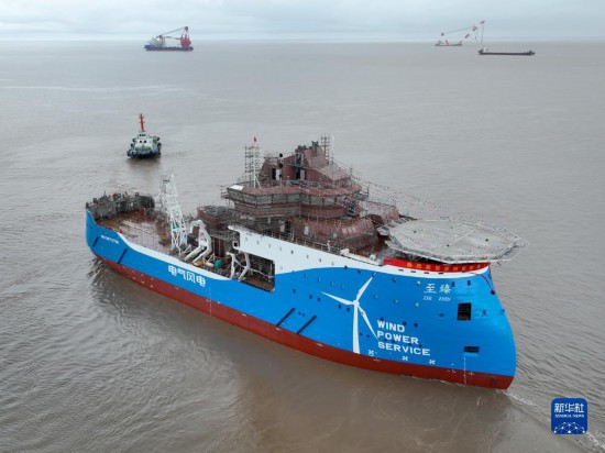 9月16日，风电运维母船在江苏启东海工船舶工业园下水（无人机照片）。