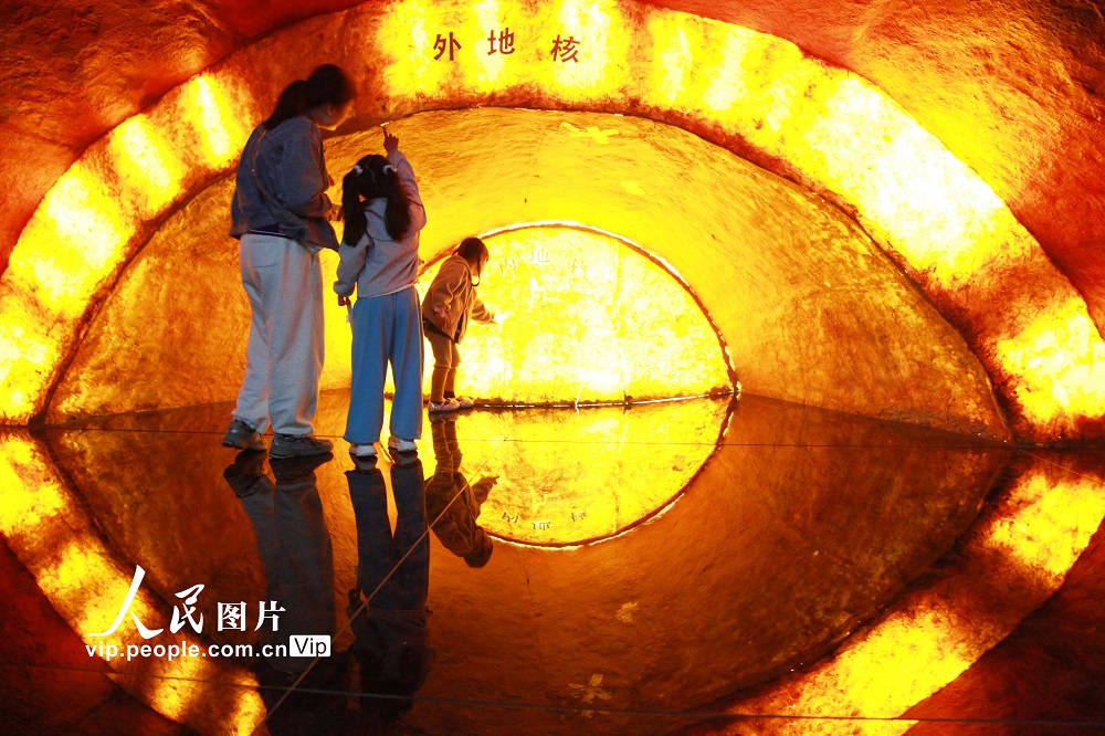 盛煌平台注册：江苏南京：地质博物馆里感受地球魅力